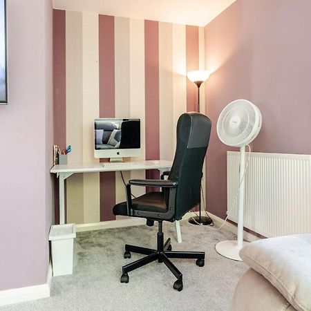 Comfortable 3-Storey House With Free Car Parking Manchester Exteriér fotografie