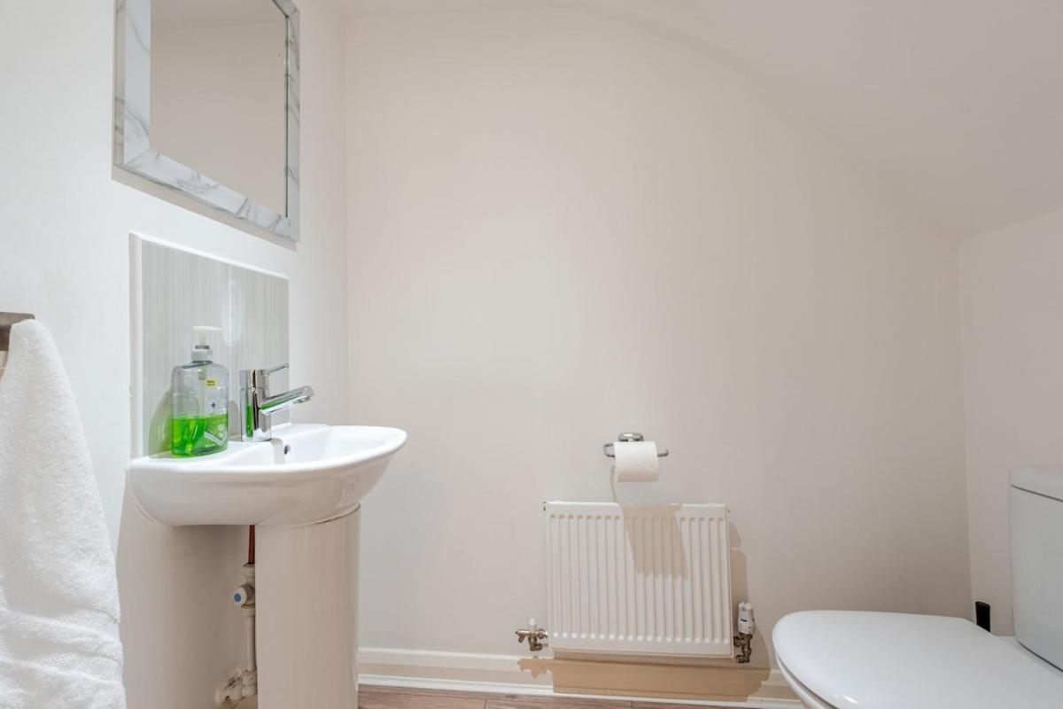 Comfortable 3-Storey House With Free Car Parking Manchester Exteriér fotografie