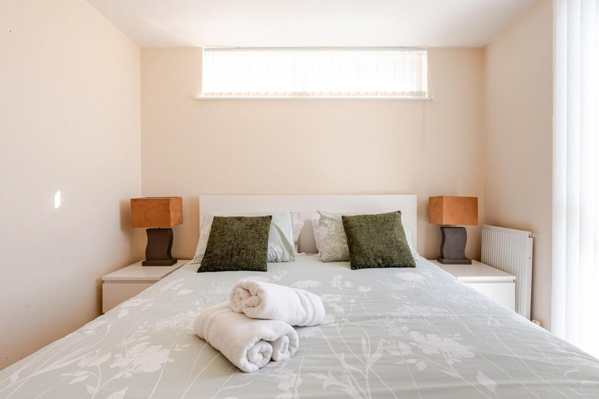 Comfortable 3-Storey House With Free Car Parking Manchester Exteriér fotografie