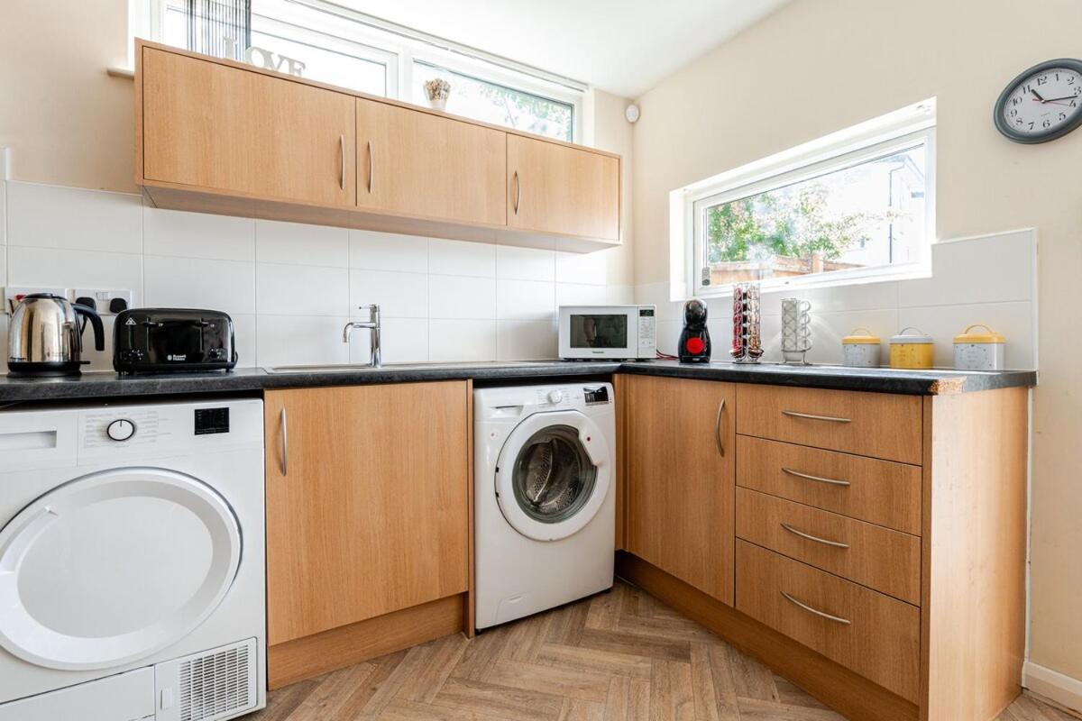 Comfortable 3-Storey House With Free Car Parking Manchester Exteriér fotografie